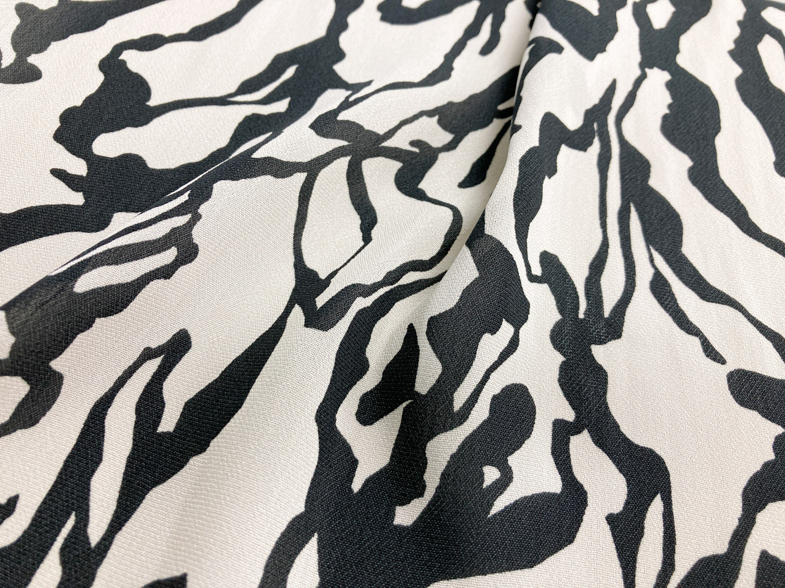 KKP6620-W [ D/#SB-311 ]Printed Polyester Plain Weave Air Flow Finish