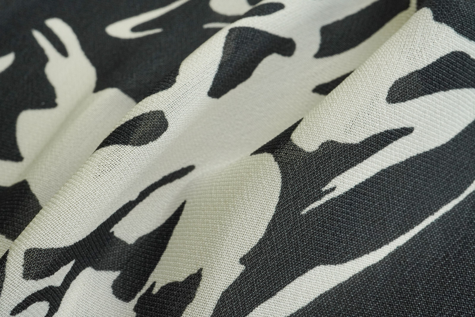 KKP6620-W [ D/#SB-110 ]Printed Polyester Plain Weave Air Flow Finish