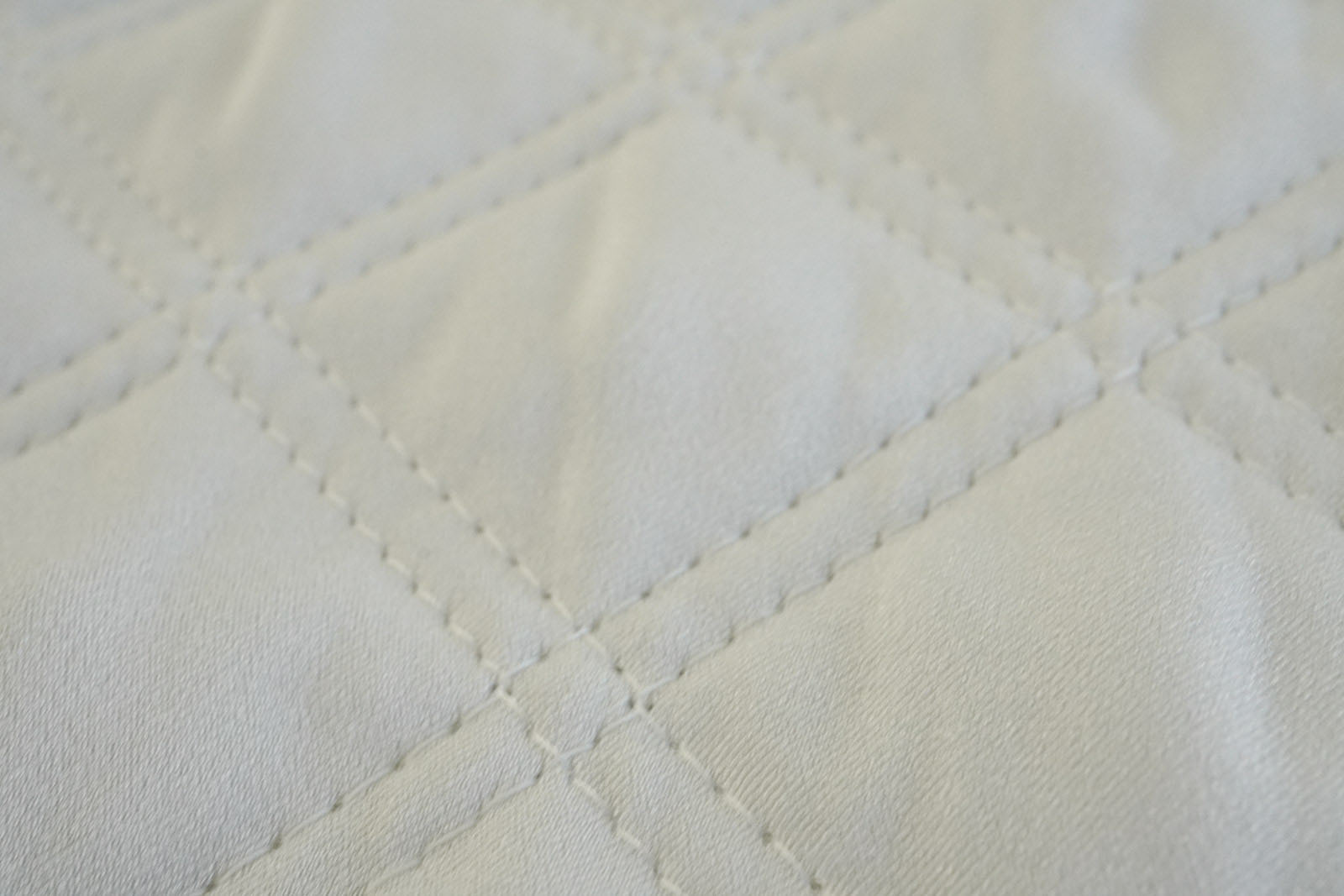 KFQ8032-58 [ D/#3 ]Quilted Polyester Silky Satin