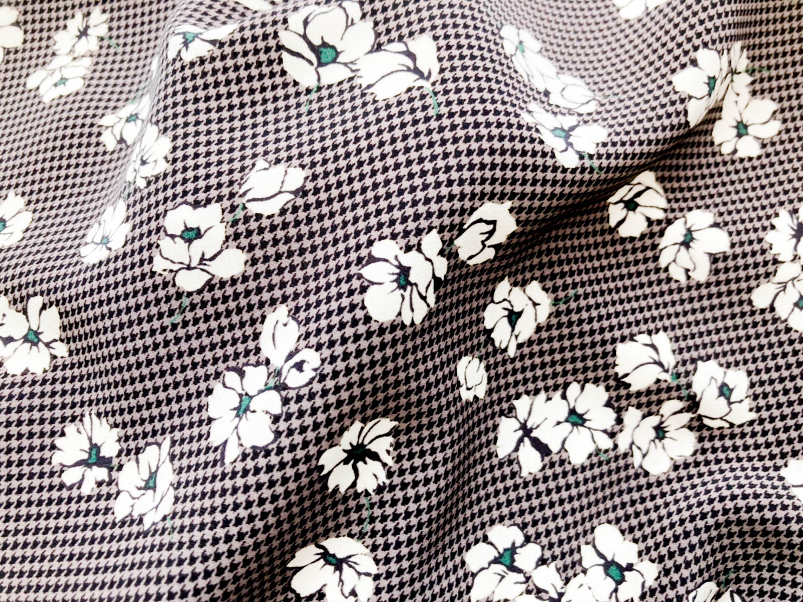 KKP1401-58 [ D/#HM-61 ]フェミニッシュデシン広巾多色プリント